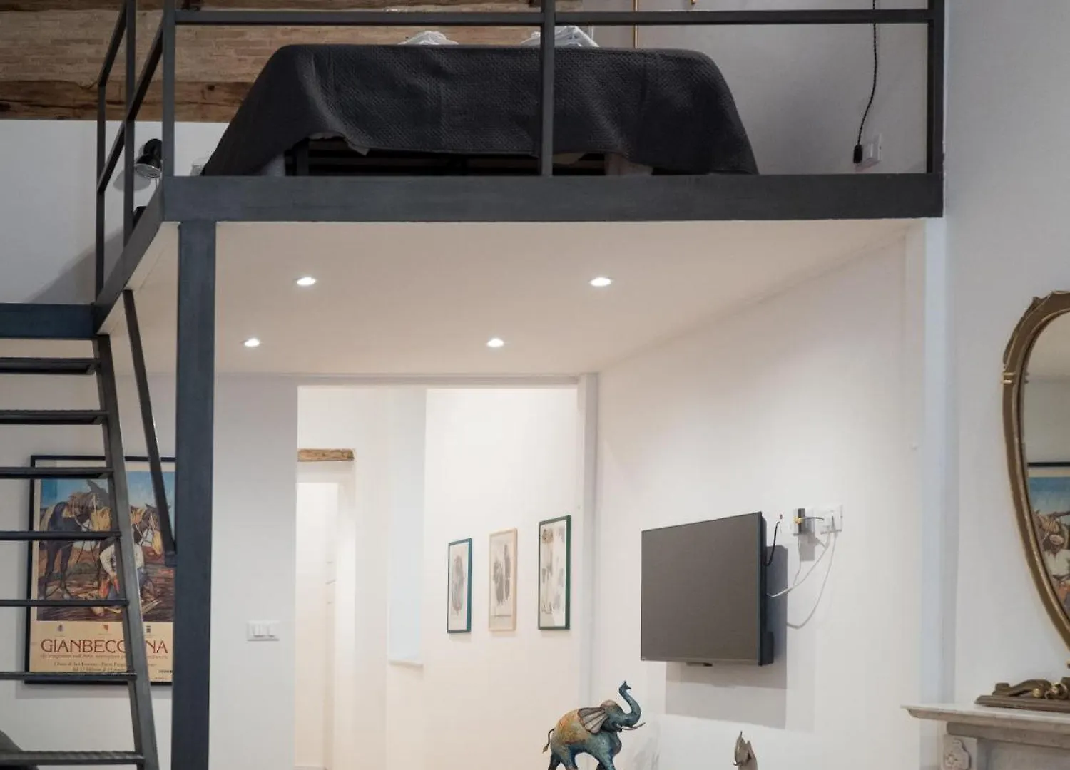 Paterna Central Apartment Loft contacts
